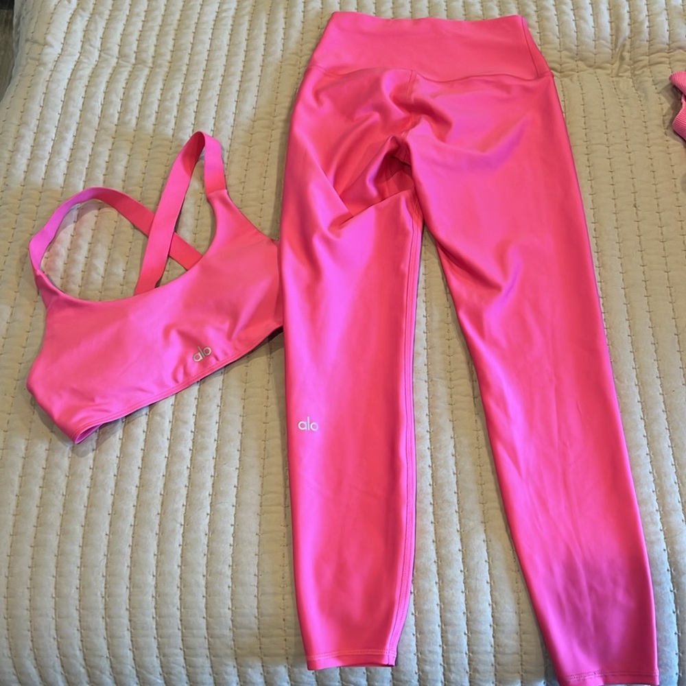 Alo yoga airdrift pink fuchsia top M medium and leggings XS like new set